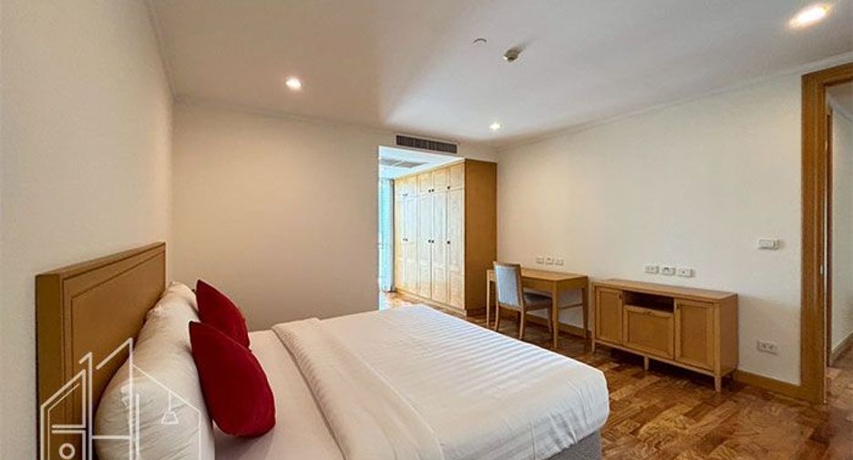 For rent 3 bedrooms condo in Khlong Toei, Bangkok