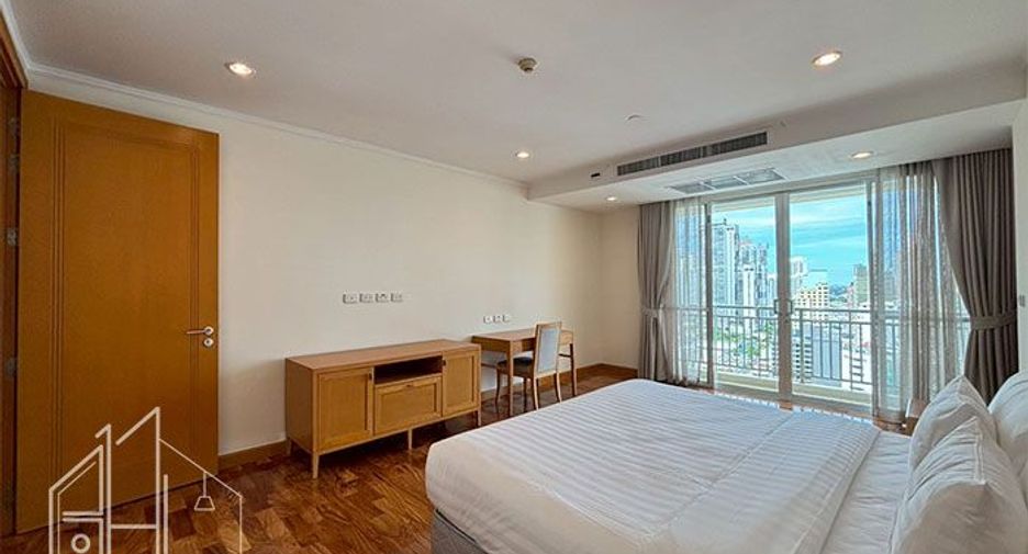 For rent 3 bedrooms condo in Khlong Toei, Bangkok