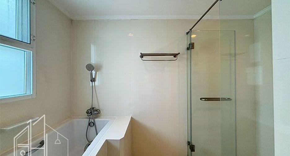 For rent 3 bedrooms condo in Khlong Toei, Bangkok