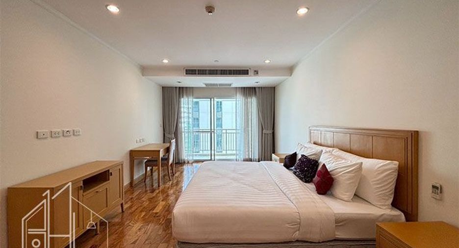 For rent 3 bedrooms condo in Khlong Toei, Bangkok