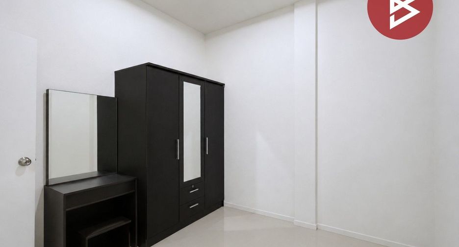 For sale 3 bedrooms townhouse in Khlong Sam Wa, Bangkok