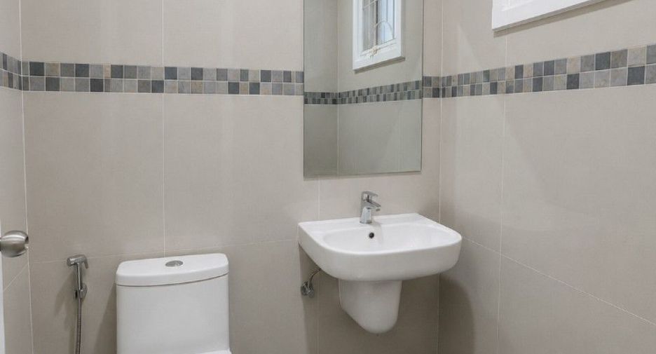 For sale 3 bedrooms townhouse in Khlong Sam Wa, Bangkok