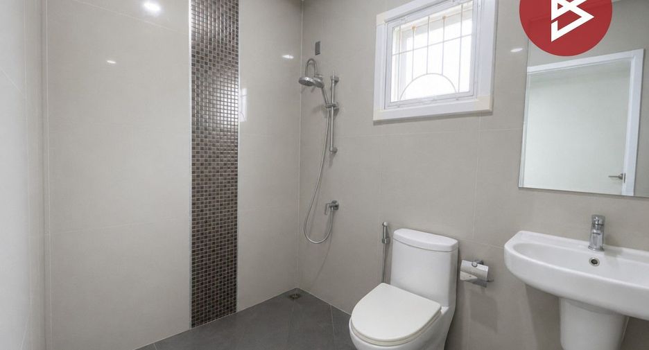 For sale 3 bedrooms townhouse in Khlong Sam Wa, Bangkok