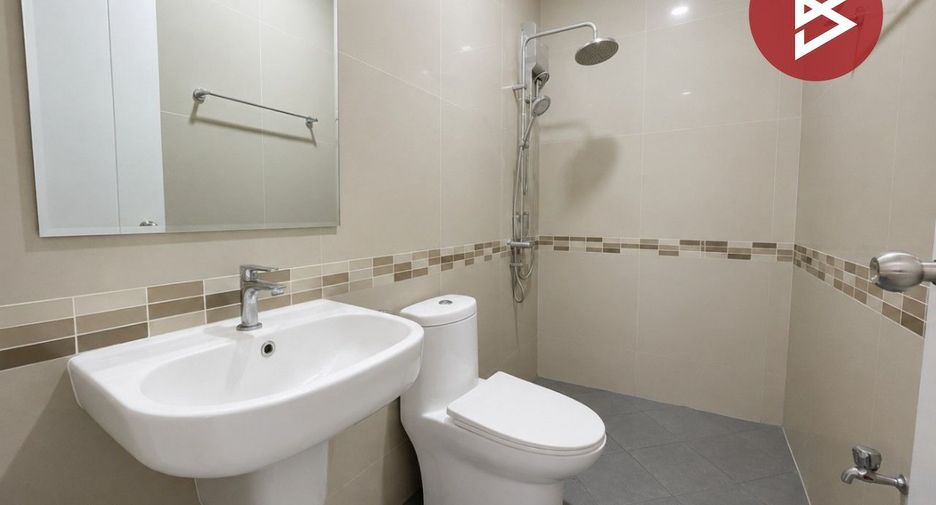 For sale 3 bedrooms townhouse in Khlong Sam Wa, Bangkok