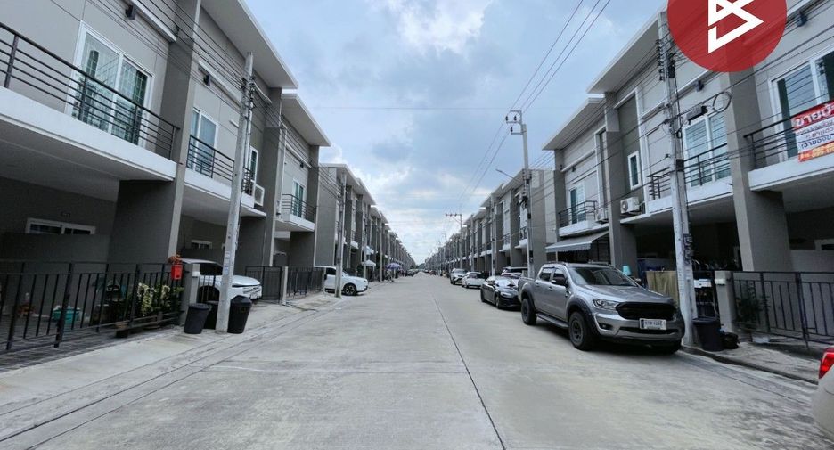 For sale 3 bedrooms townhouse in Khlong Sam Wa, Bangkok