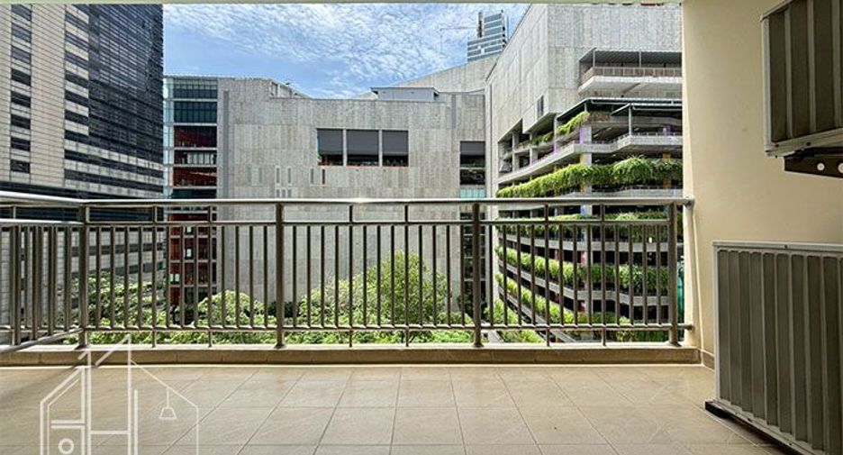 For rent 3 bedrooms condo in Khlong Toei, Bangkok
