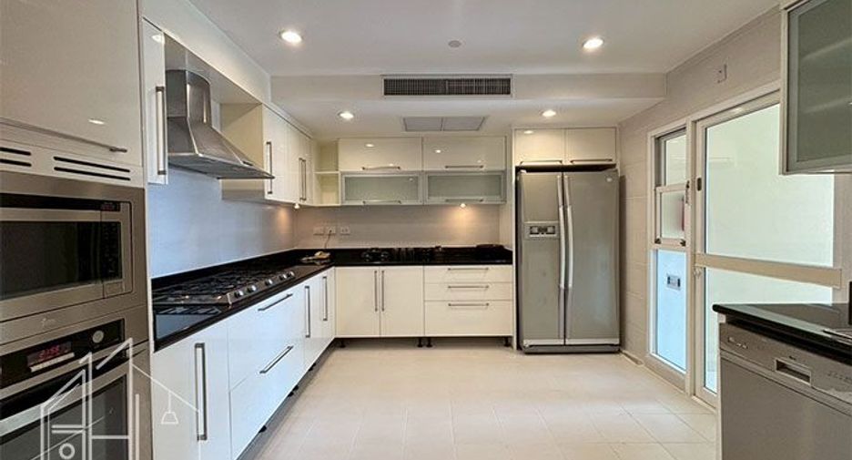 For rent 3 bedrooms condo in Khlong Toei, Bangkok