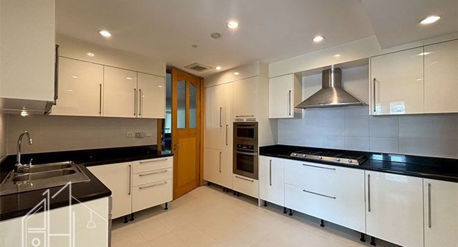 For rent 3 bedrooms condo in Khlong Toei, Bangkok
