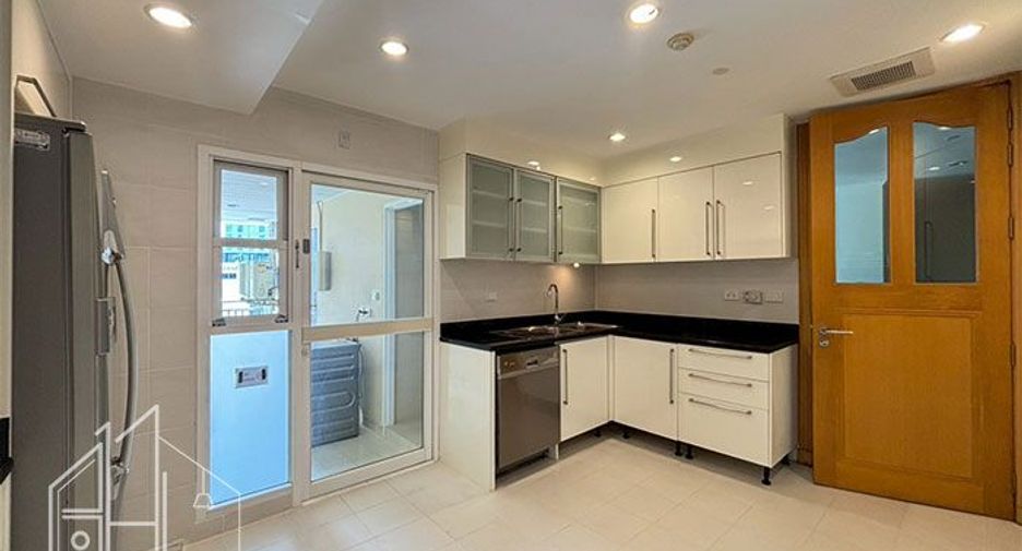 For rent 3 bedrooms condo in Khlong Toei, Bangkok