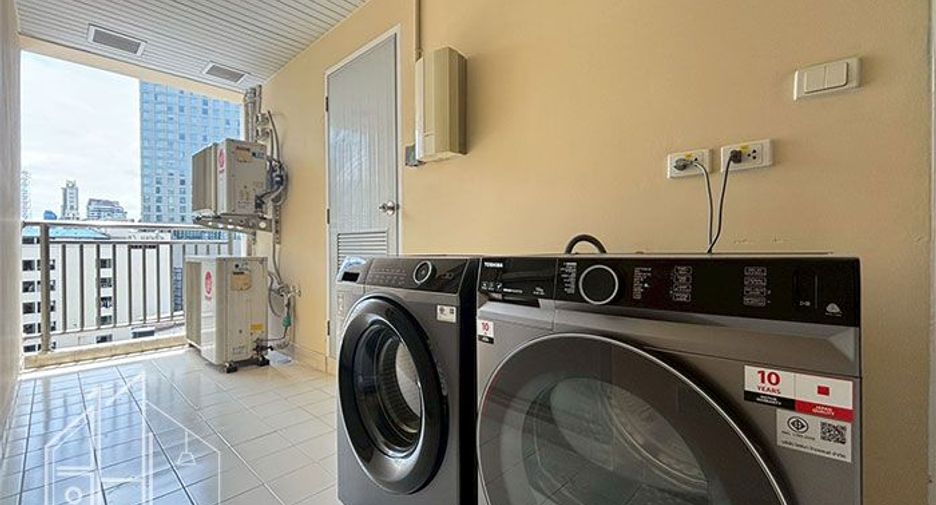 For rent 3 bedrooms condo in Khlong Toei, Bangkok