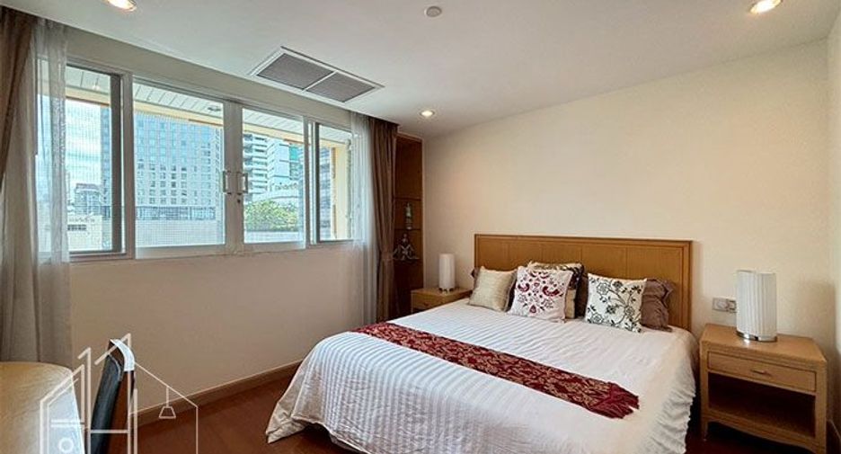 For rent 3 bedrooms condo in Khlong Toei, Bangkok