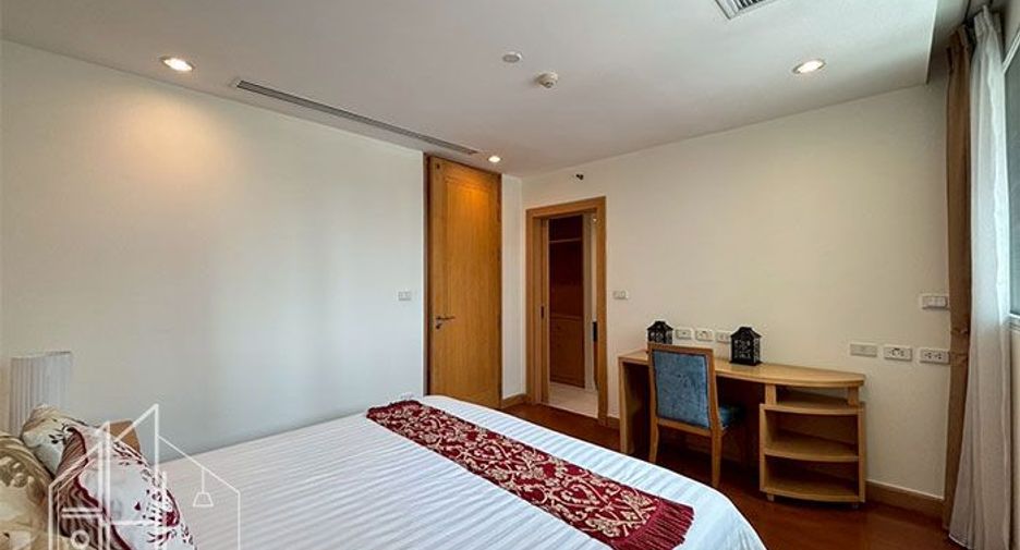 For rent 3 bedrooms condo in Khlong Toei, Bangkok