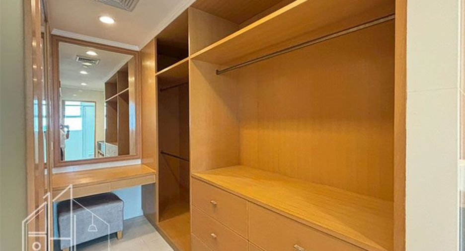For rent 3 bedrooms condo in Khlong Toei, Bangkok