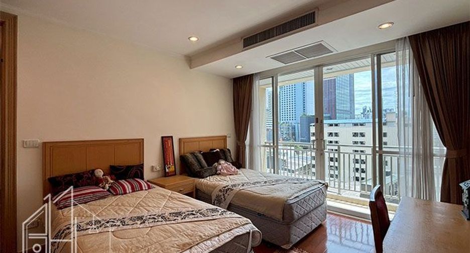 For rent 3 bedrooms condo in Khlong Toei, Bangkok