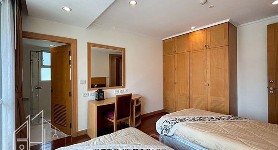 For rent 3 bedrooms condo in Khlong Toei, Bangkok