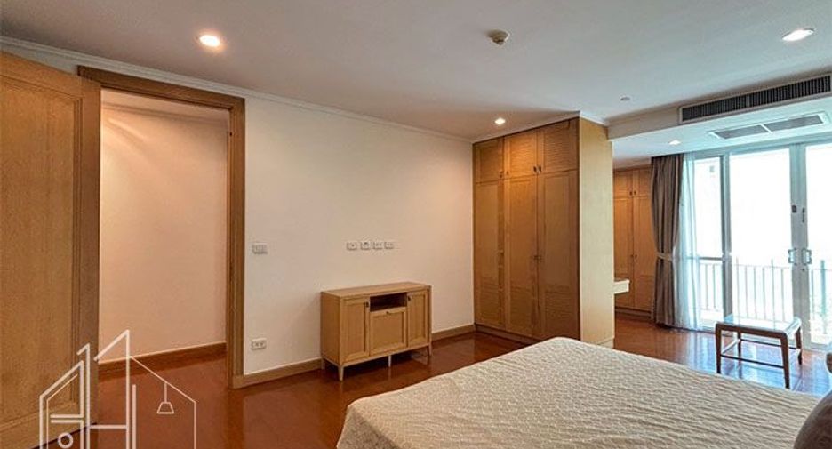 For rent 3 bedrooms condo in Khlong Toei, Bangkok