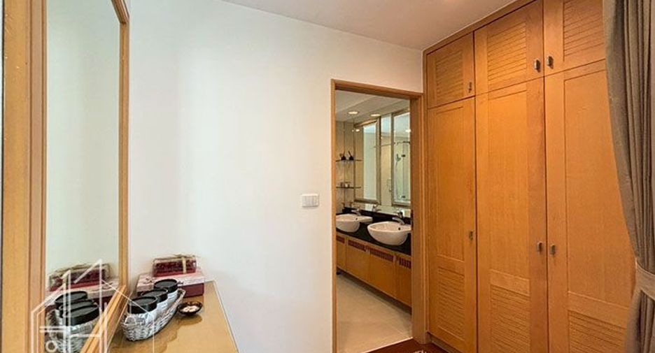 For rent 3 bedrooms condo in Khlong Toei, Bangkok