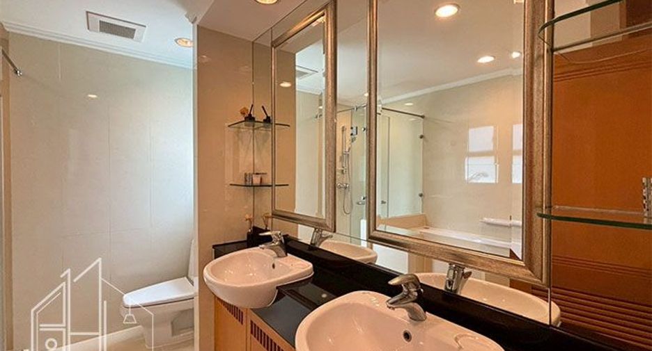 For rent 3 bedrooms condo in Khlong Toei, Bangkok