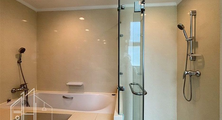 For rent 3 bedrooms condo in Khlong Toei, Bangkok