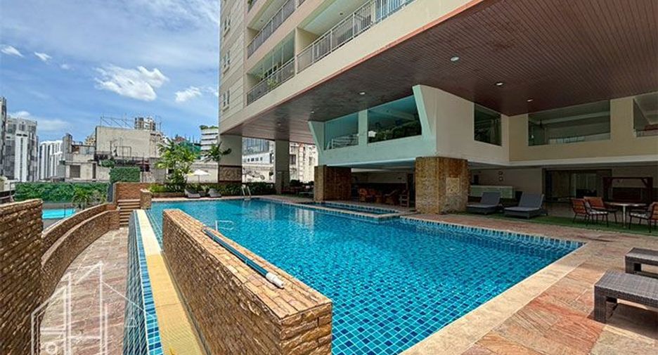 For rent 3 bedrooms condo in Khlong Toei, Bangkok
