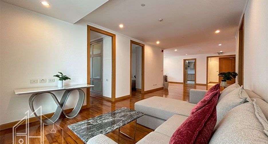For rent 3 bedrooms condo in Khlong Toei, Bangkok