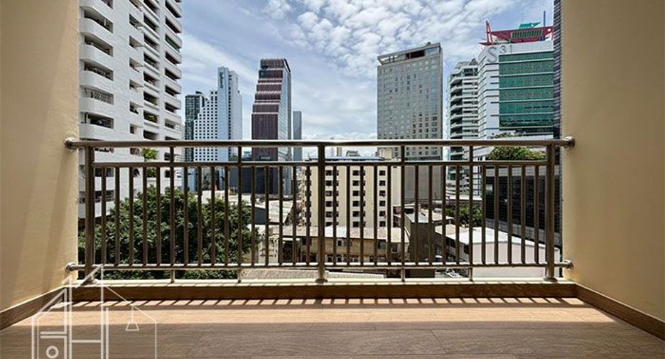 For rent 3 bedrooms condo in Khlong Toei, Bangkok