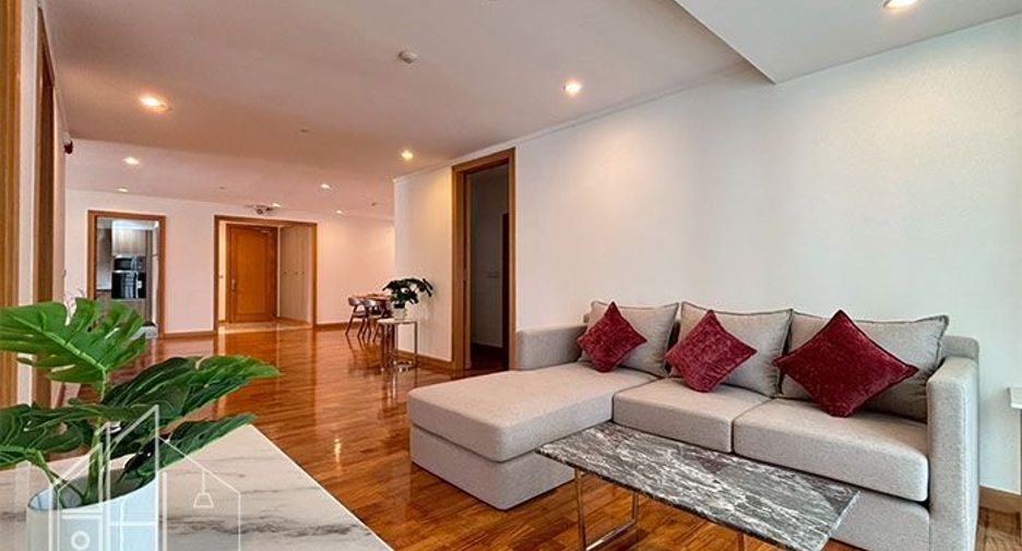 For rent 3 bedrooms condo in Khlong Toei, Bangkok