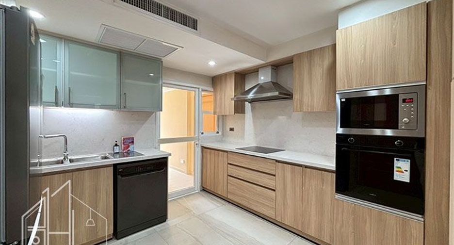 For rent 3 bedrooms condo in Khlong Toei, Bangkok