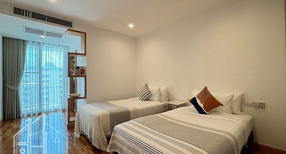 For rent 3 bedrooms condo in Khlong Toei, Bangkok