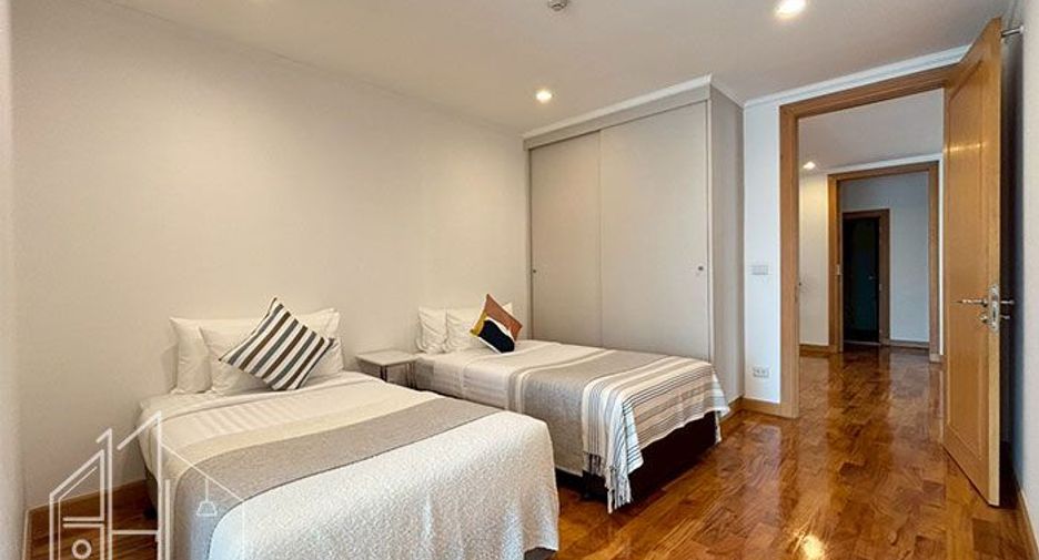 For rent 3 bedrooms condo in Khlong Toei, Bangkok