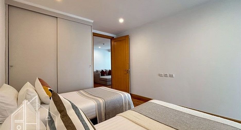 For rent 3 bedrooms condo in Khlong Toei, Bangkok