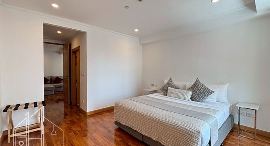 For rent 3 bedrooms condo in Khlong Toei, Bangkok