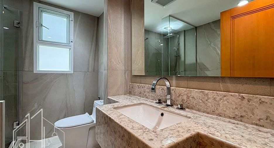 For rent 3 bedrooms condo in Khlong Toei, Bangkok