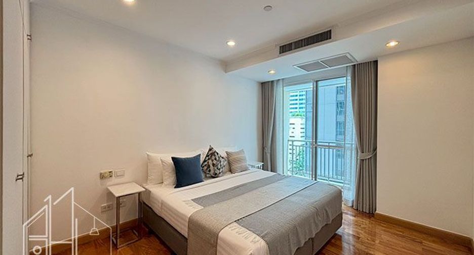 For rent 3 bedrooms condo in Khlong Toei, Bangkok