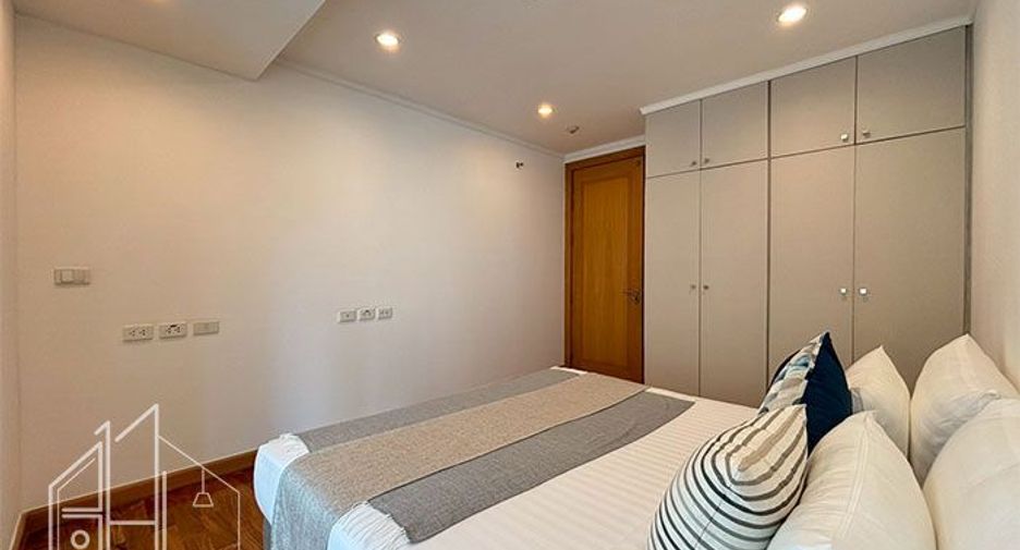 For rent 3 bedrooms condo in Khlong Toei, Bangkok