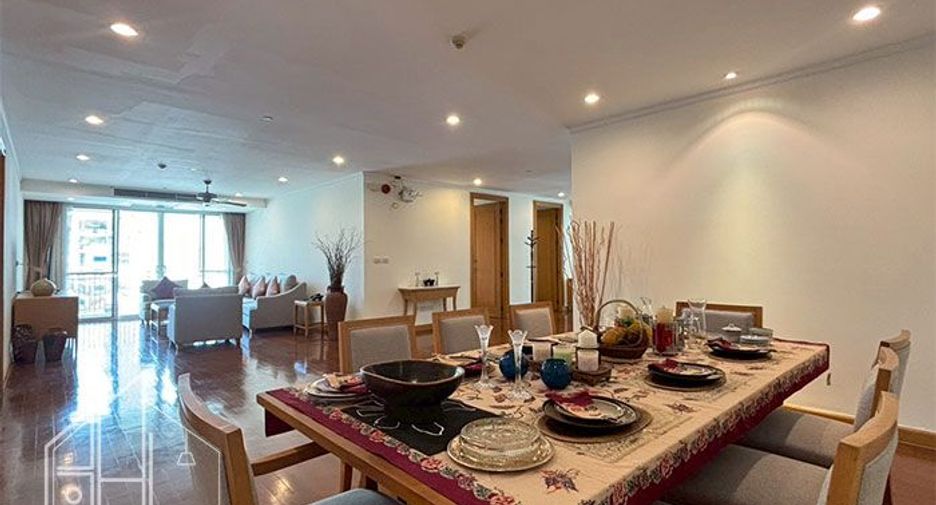 For rent 3 bedrooms apartment in Khlong Toei, Bangkok