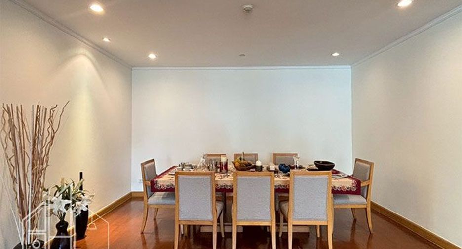 For rent 3 bedrooms apartment in Khlong Toei, Bangkok
