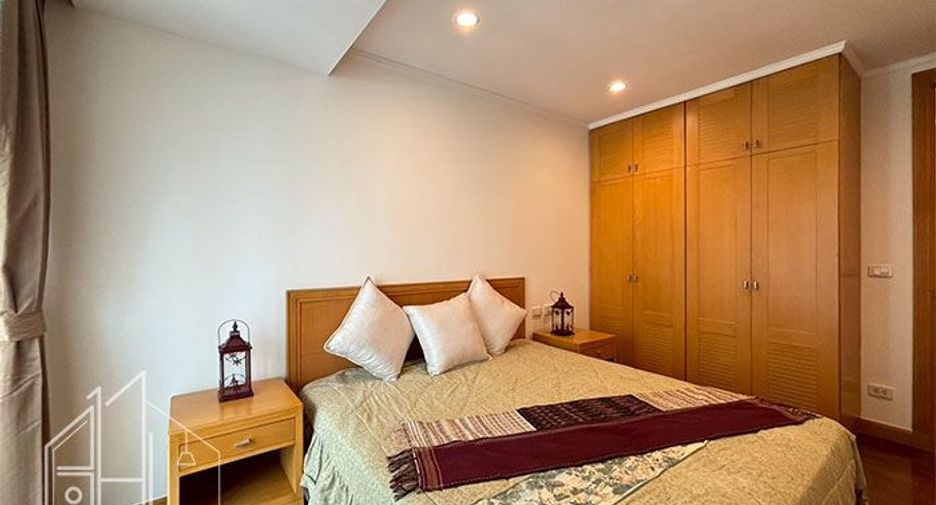 For rent 3 bedrooms apartment in Khlong Toei, Bangkok