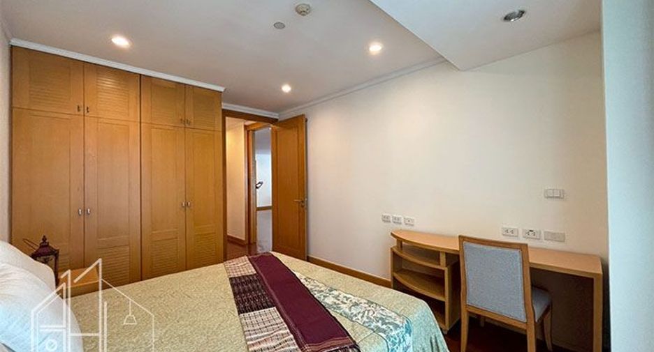 For rent 3 bedrooms apartment in Khlong Toei, Bangkok