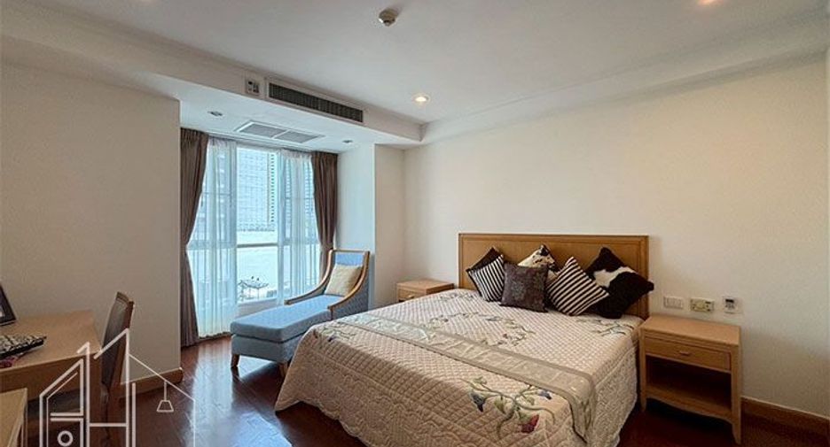 For rent 3 bedrooms apartment in Khlong Toei, Bangkok