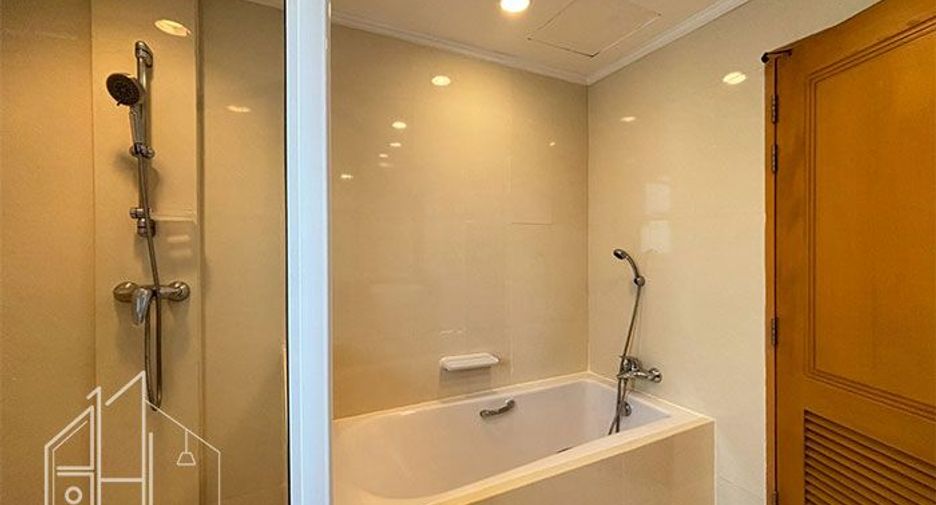 For rent 3 bedrooms apartment in Khlong Toei, Bangkok