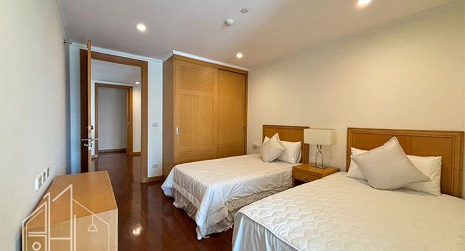 For rent 3 bedrooms apartment in Khlong Toei, Bangkok