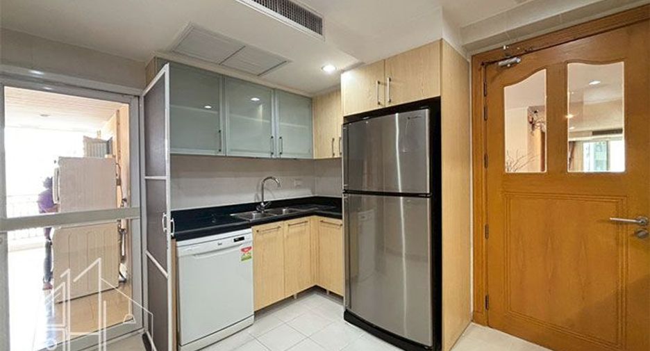 For rent 3 bedrooms apartment in Khlong Toei, Bangkok