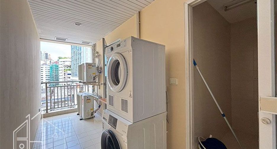 For rent 3 bedrooms apartment in Khlong Toei, Bangkok