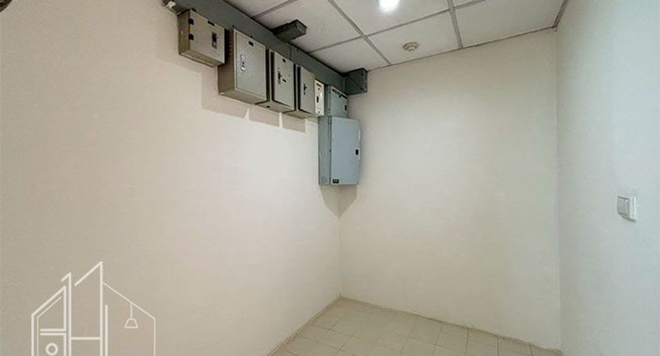 For rent 3 bedrooms apartment in Khlong Toei, Bangkok