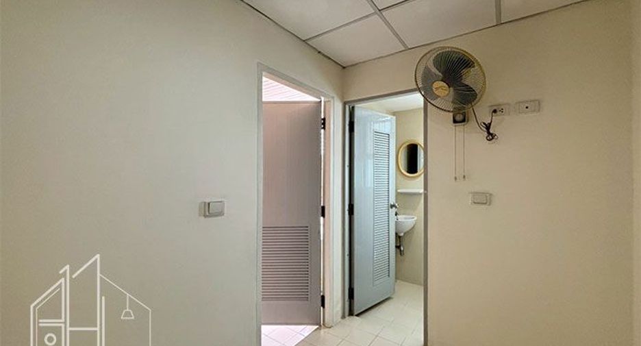 For rent 3 bedrooms apartment in Khlong Toei, Bangkok