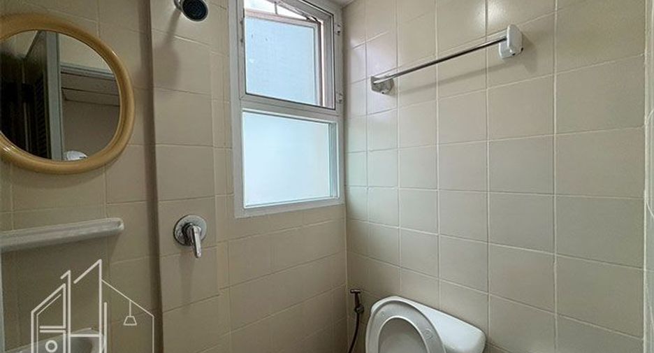 For rent 3 bedrooms apartment in Khlong Toei, Bangkok
