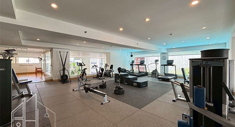 For rent 3 bedrooms apartment in Khlong Toei, Bangkok
