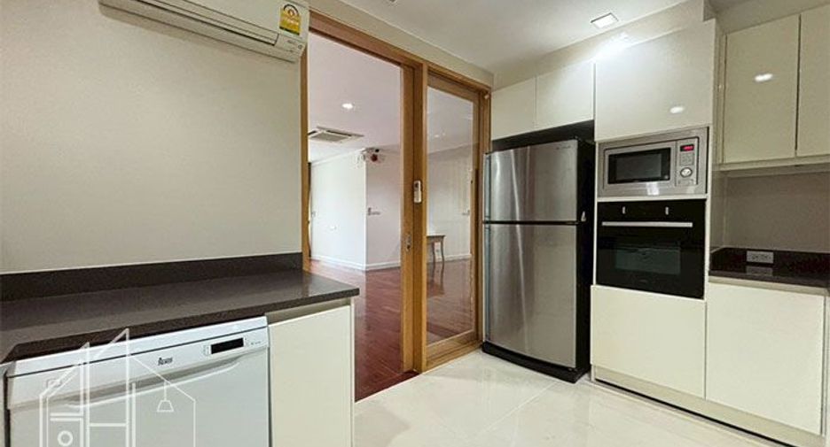 For rent 3 bedrooms condo in Khlong Toei, Bangkok