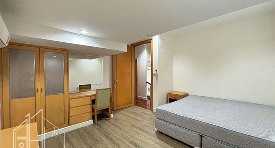 For rent 3 bedrooms condo in Khlong Toei, Bangkok